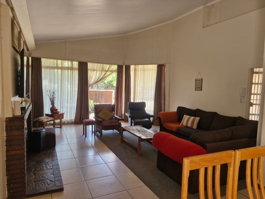 To Let 3 Bedroom Property for Rent in Flamwood North West